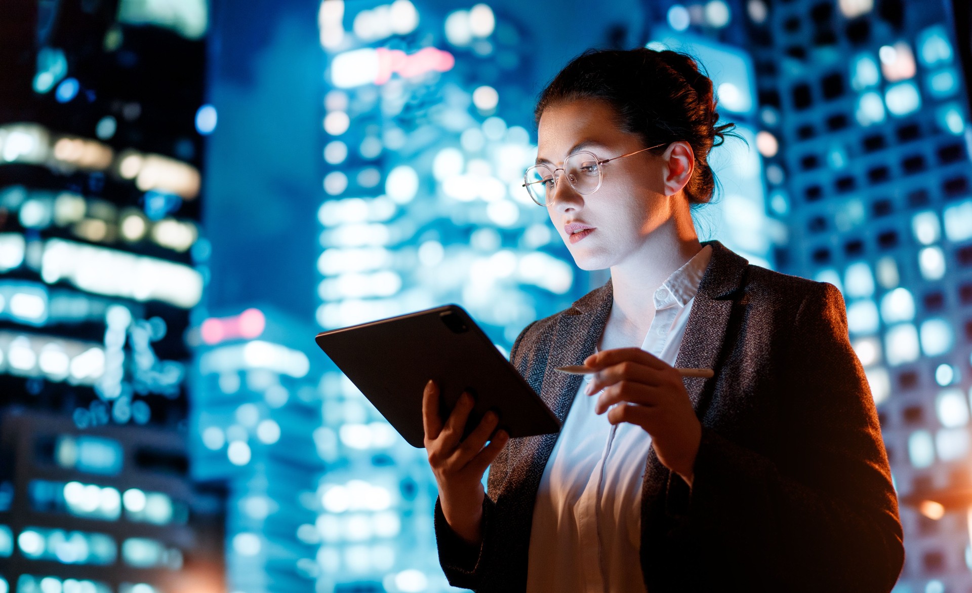 businesswoman using tablet pc